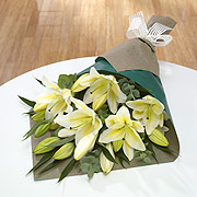  Pure &amp; Tender Flat Bouquet